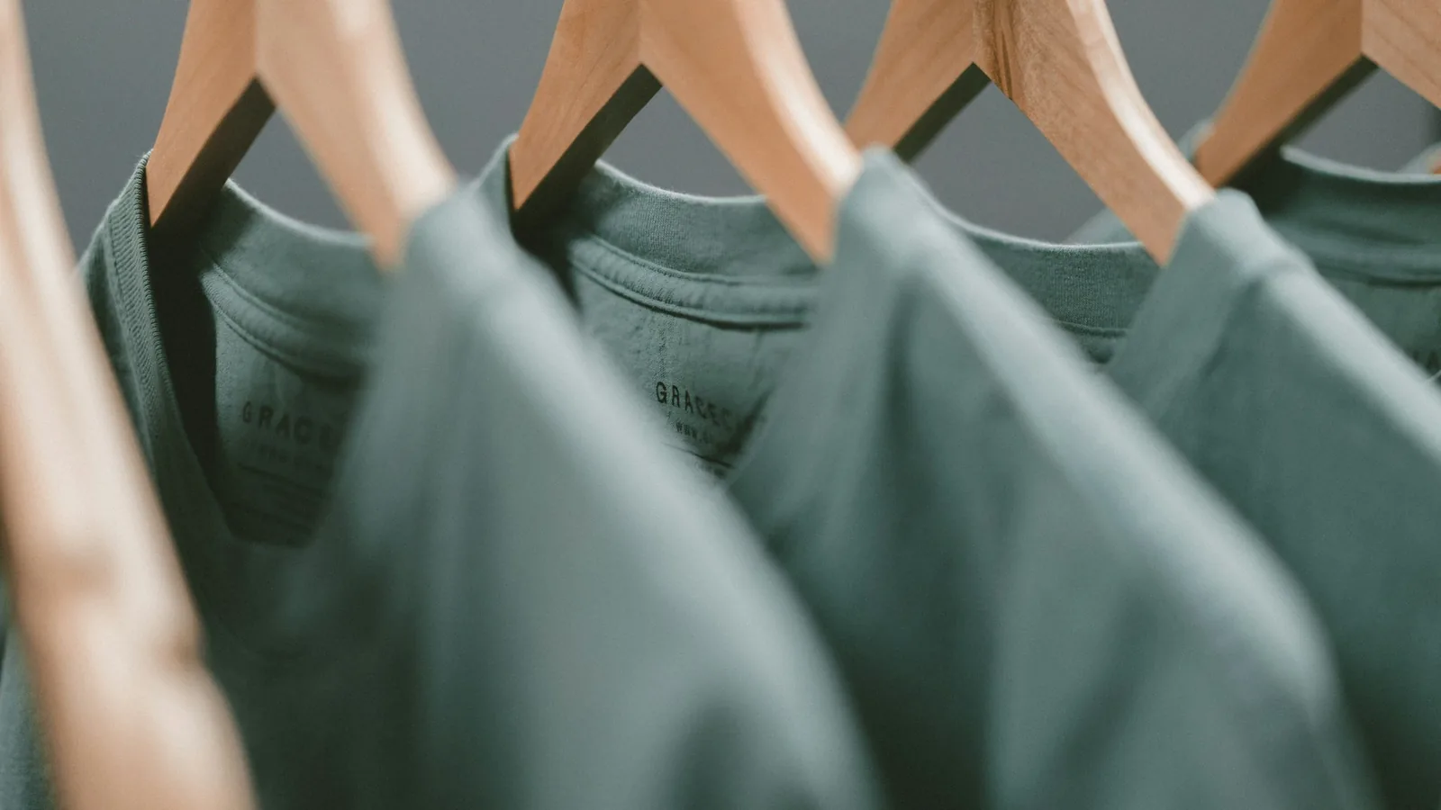 How to Evaluate Clothing Manufacturers: 12 Decision Areas