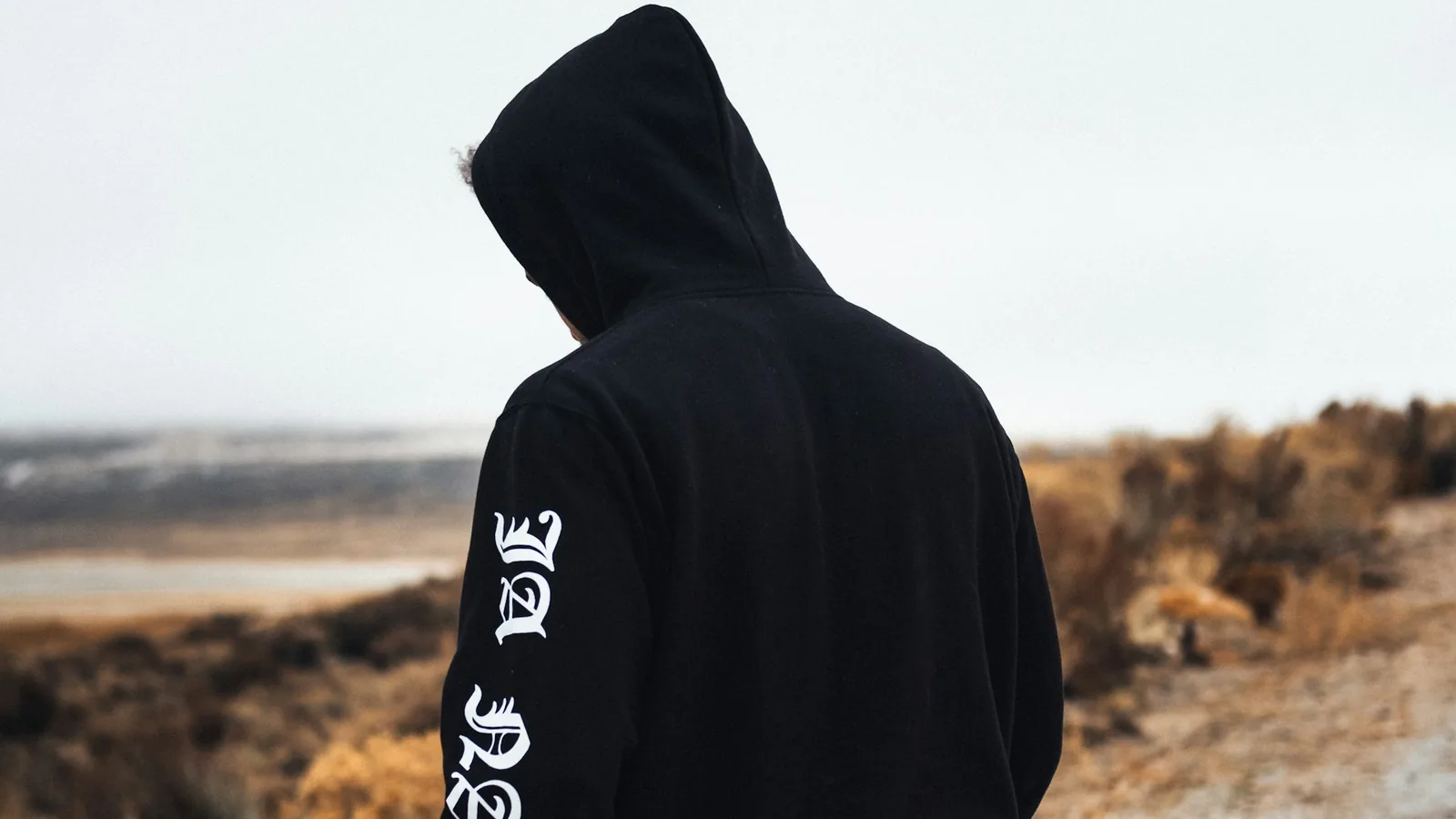 Hoodie vs Sweatshirt: Choose the Right Product